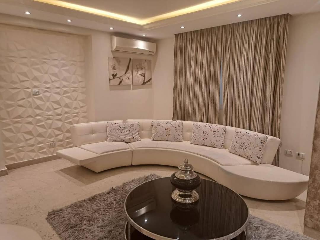 Sarayat Maadi Road 16 * Cairo